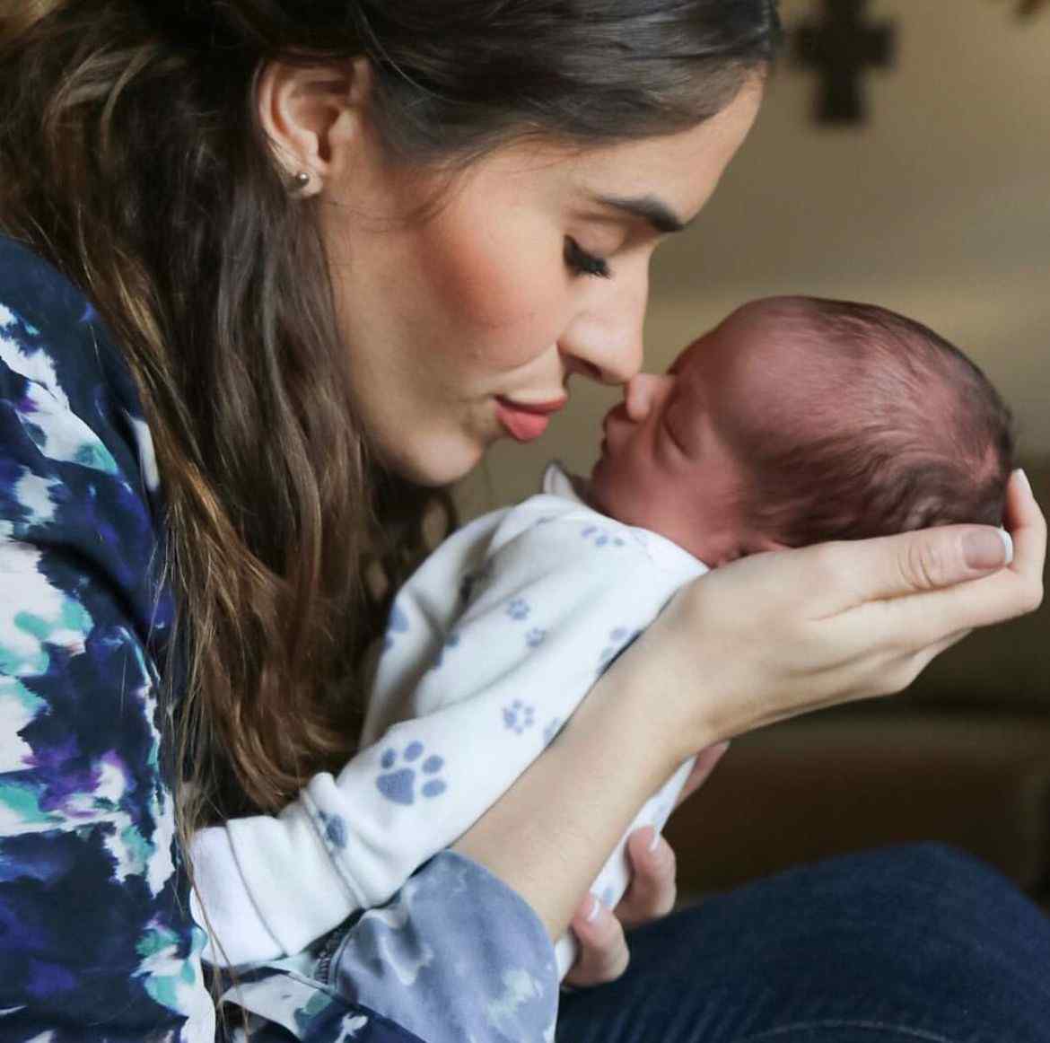 Imagen testimonial GMM VIP_Maternidad_Pollyanna J con bebe.jpg