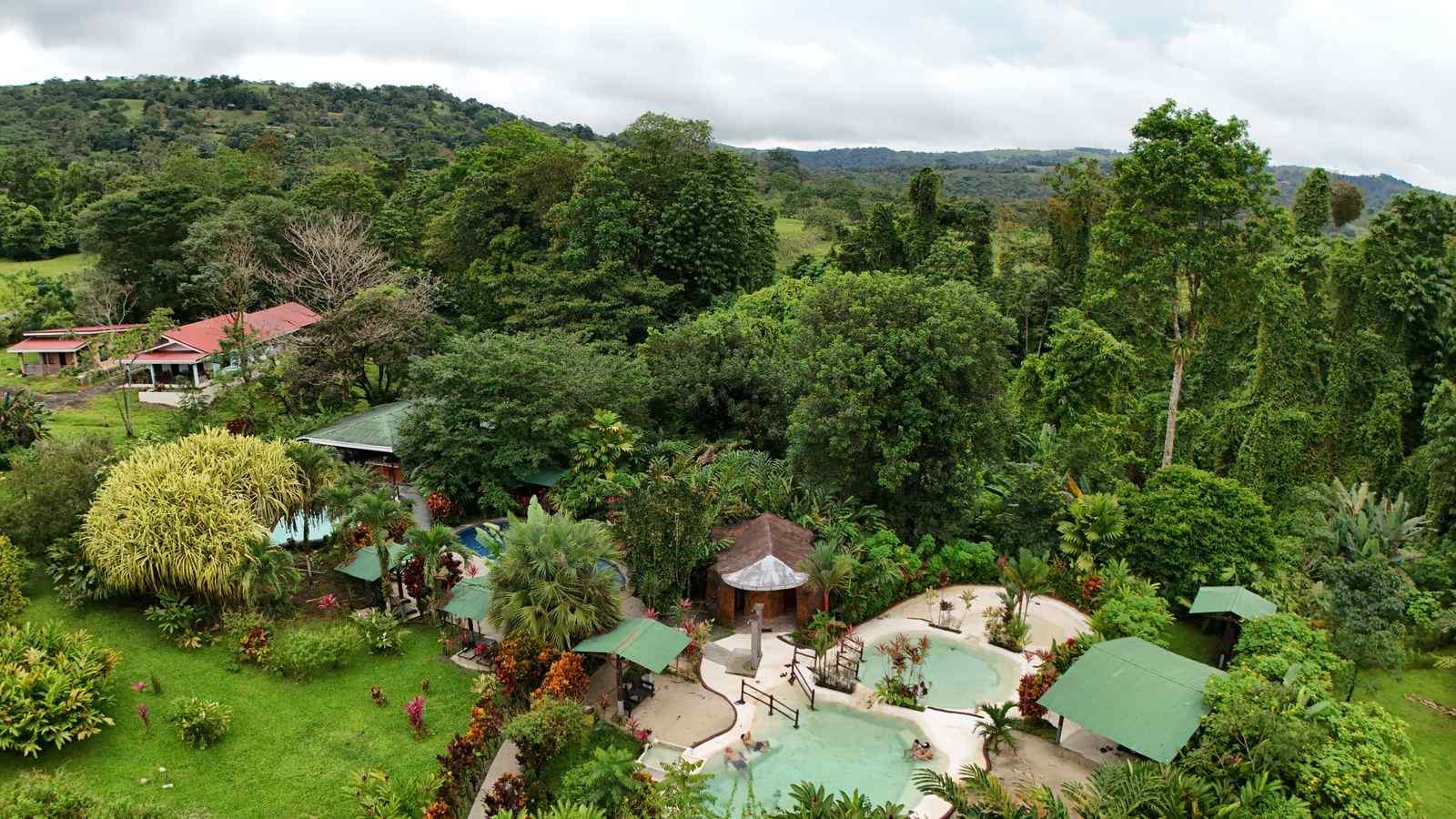 termales la fortuna costa rica.jpeg