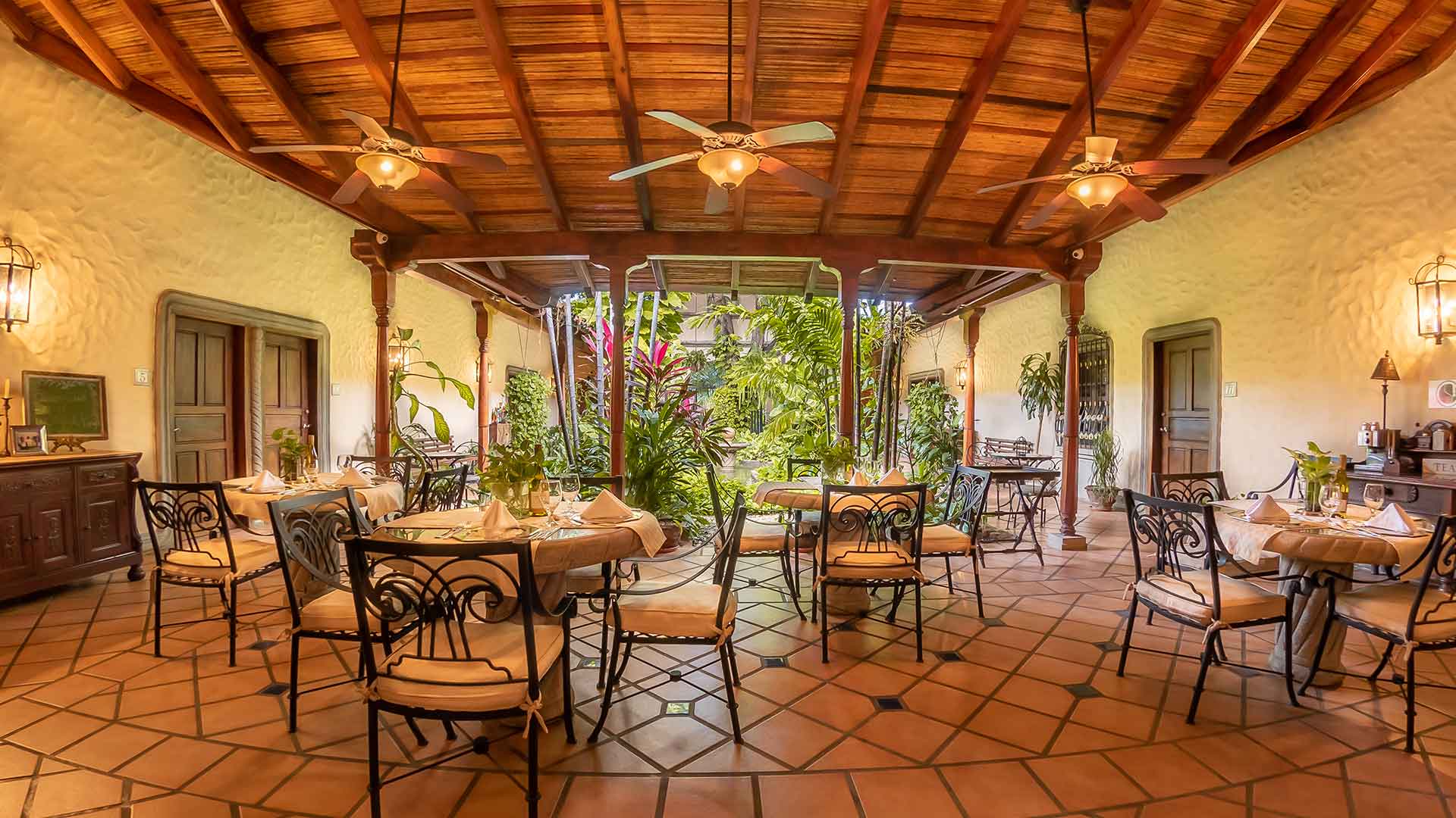 le cafe de paris restaurante en managua.jpg