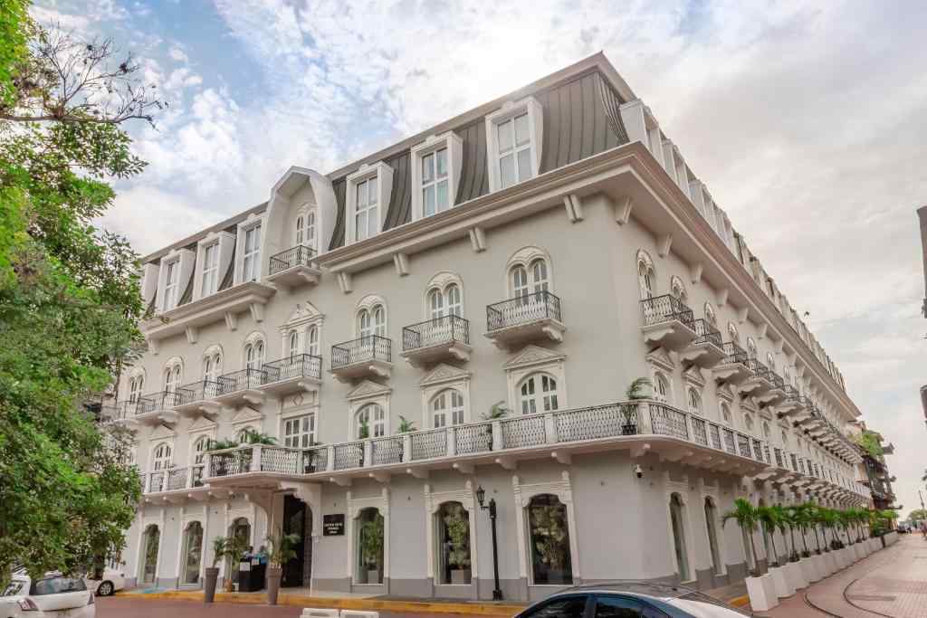 Hotel Central Panamá.jpg